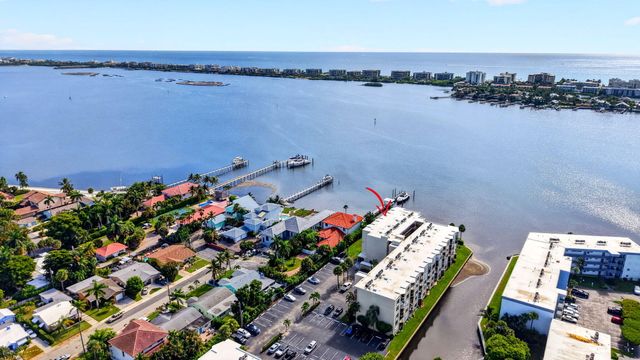 896 N FEDERAL Highway 421, Lantana, FL 33462