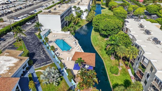 896 N FEDERAL Highway 421, Lantana, FL 33462