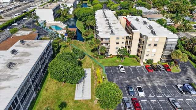 896 N FEDERAL Highway 421, Lantana, FL 33462