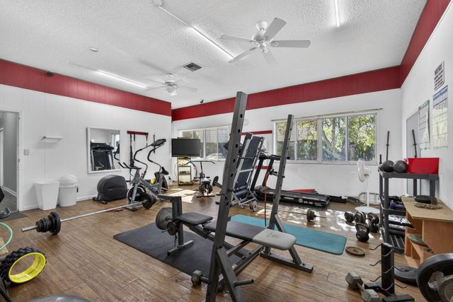 896 N FEDERAL Highway 421, Lantana, FL 33462