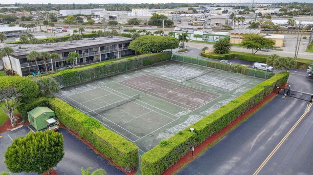 896 N FEDERAL Highway 421, Lantana, FL 33462