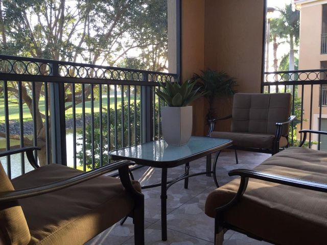 11720 SAINT ANDREWS Place 208, Wellington, FL 33414