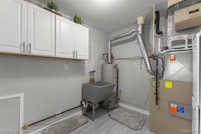 7120 Jackson Avenue, Taylor, MI 48180