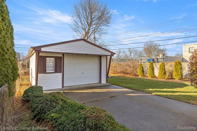 7120 Jackson Avenue, Taylor, MI 48180