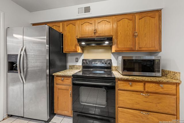 105 Golden Way, Universal City, TX 78028