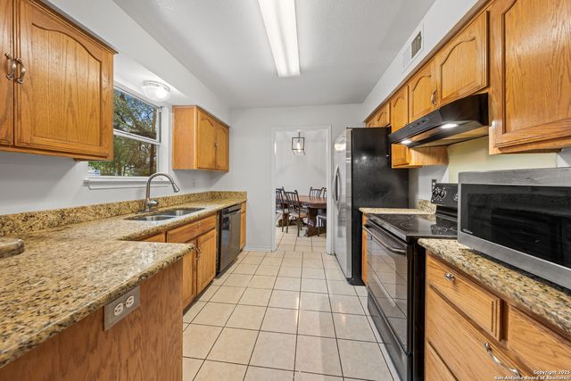 105 Golden Way, Universal City, TX 78028