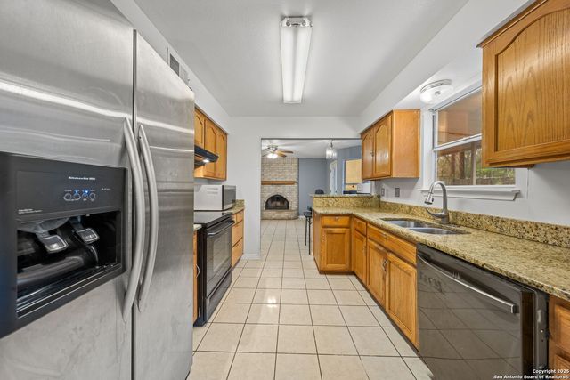 105 Golden Way, Universal City, TX 78028