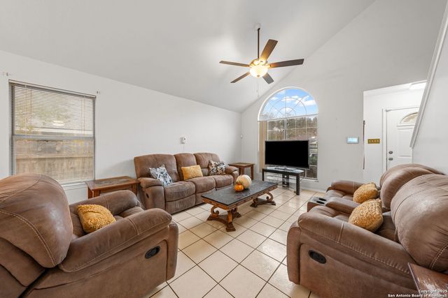 105 Golden Way, Universal City, TX 78028