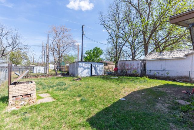 509 Scott Street, Tye, TX 79563