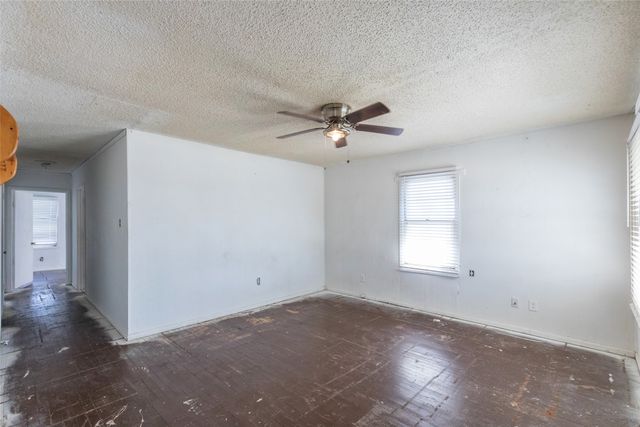 509 Scott Street, Tye, TX 79563