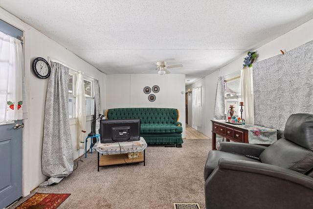 365 Main St 3, Sturbridge, MA 01566