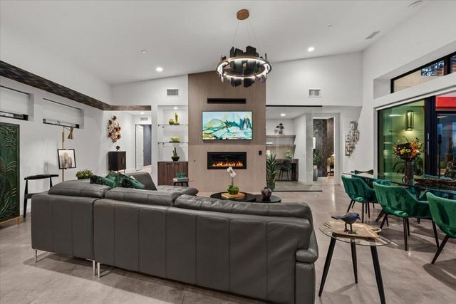 143 Obsidian Loop N, Palm Springs, CA 92264