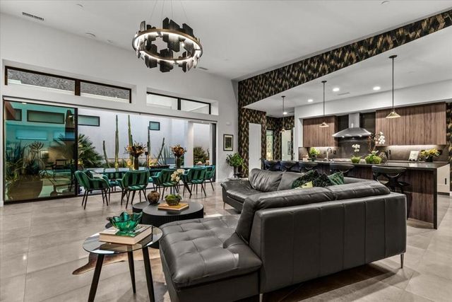 143 Obsidian Loop N, Palm Springs, CA 92264