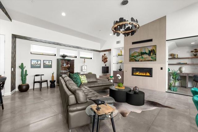 143 Obsidian Loop N, Palm Springs, CA 92264