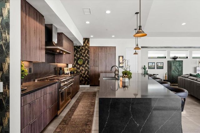 143 Obsidian Loop N, Palm Springs, CA 92264