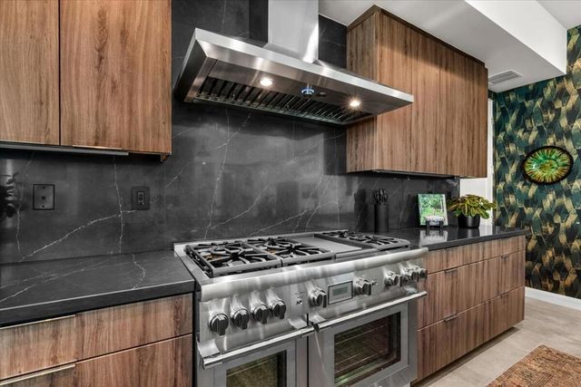 143 Obsidian Loop N, Palm Springs, CA 92264