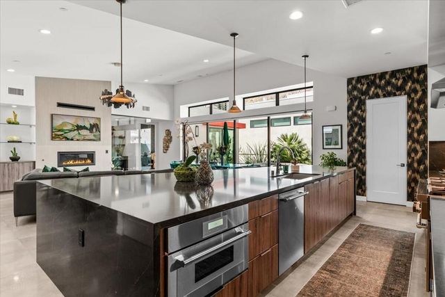 143 Obsidian Loop N, Palm Springs, CA 92264