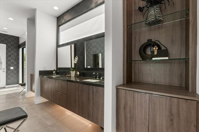 143 Obsidian Loop N, Palm Springs, CA 92264