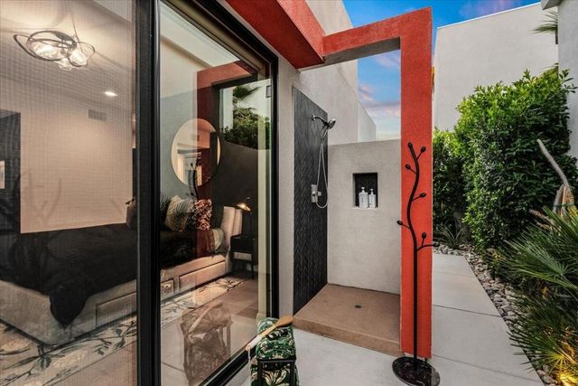 143 Obsidian Loop N, Palm Springs, CA 92264