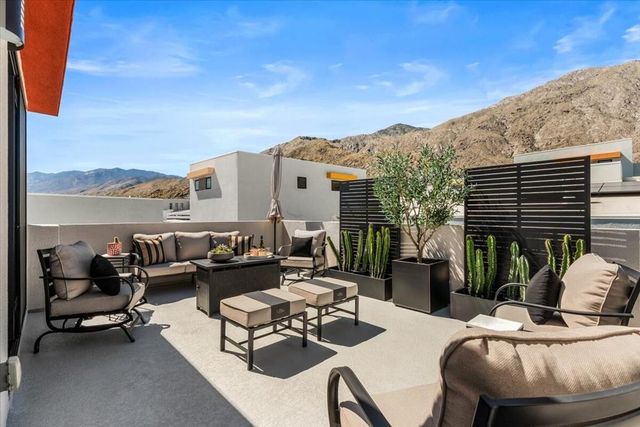 143 Obsidian Loop N, Palm Springs, CA 92264
