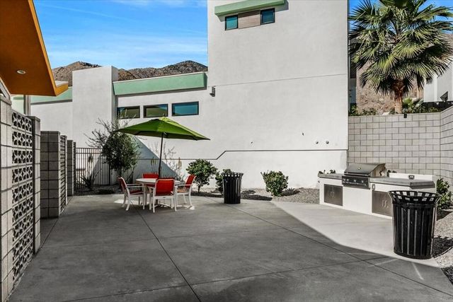 143 Obsidian Loop N, Palm Springs, CA 92264