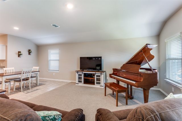 605 Basteen Lane, Justin, TX 76247