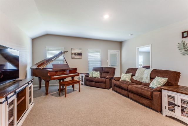 605 Basteen Lane, Justin, TX 76247