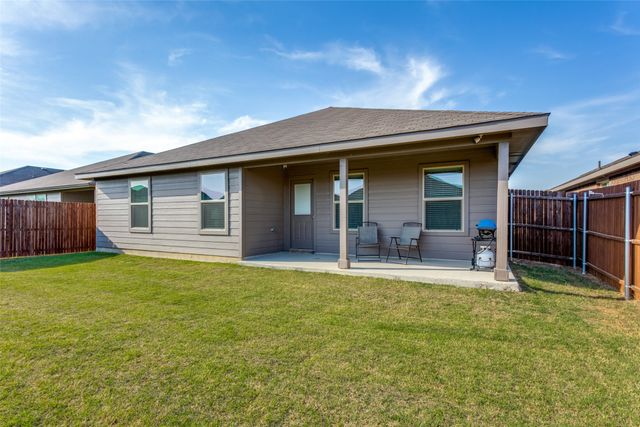 605 Basteen Lane, Justin, TX 76247