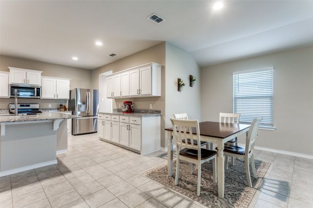 605 Basteen Lane, Justin, TX 76247