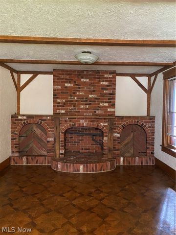 1023 Applegrove Street NW, North Canton, OH 44720