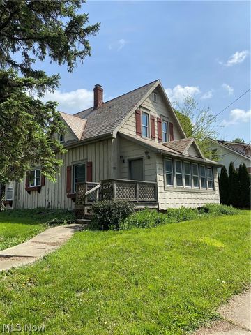 1023 Applegrove Street NW, North Canton, OH 44720