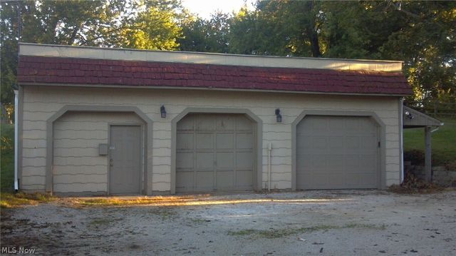 1023 Applegrove Street NW, North Canton, OH 44720