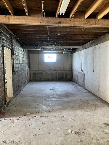 1023 Applegrove Street NW, North Canton, OH 44720