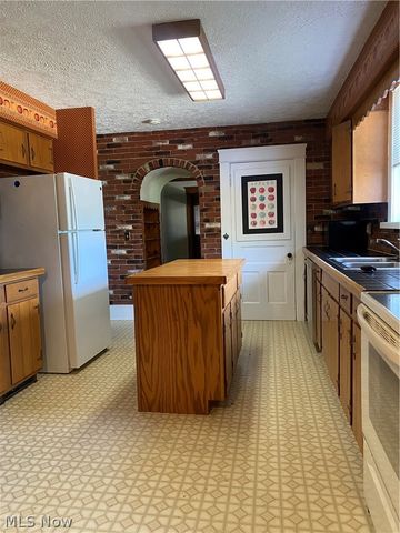 1023 Applegrove Street NW, North Canton, OH 44720