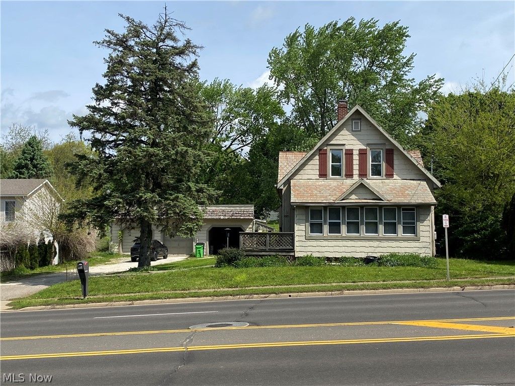 1023 Applegrove Street NW, North Canton, OH 44720