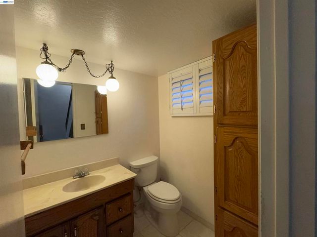 2386 106Th Ave, Oakland, CA 94603