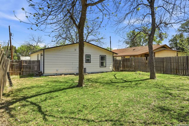 246 S West End, New Braunfels, TX 78130