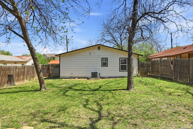 246 S West End, New Braunfels, TX 78130