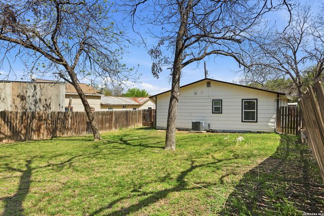 246 S West End, New Braunfels, TX 78130