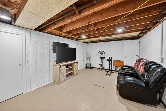 3320 Oakcrest Drive, South Bend, IN 46615