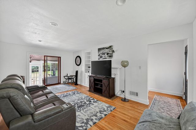 3320 Oakcrest Drive, South Bend, IN 46615