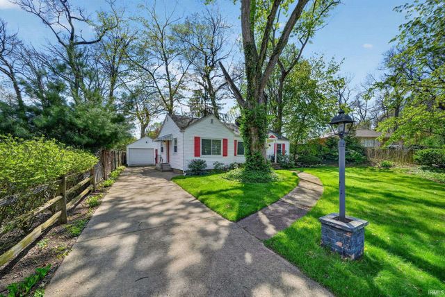 3320 Oakcrest Drive, South Bend, IN 46615