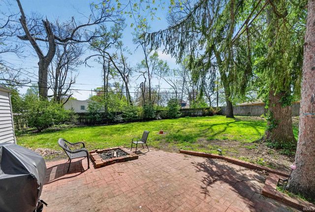3320 Oakcrest Drive, South Bend, IN 46615