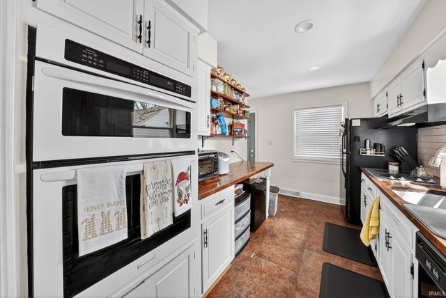 3320 Oakcrest Drive, South Bend, IN 46615