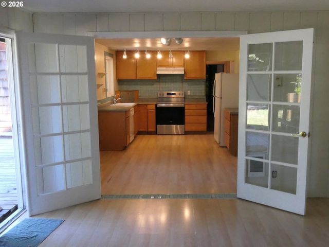 1805 HEMLOCK St, Eugene, OR 97404