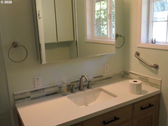 1805 HEMLOCK St, Eugene, OR 97404