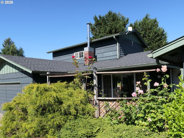1805 HEMLOCK St, Eugene, OR 97404