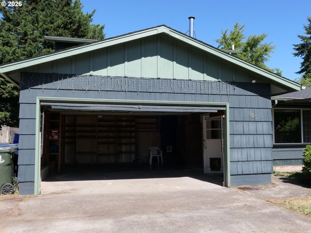 1805 HEMLOCK St, Eugene, OR 97404