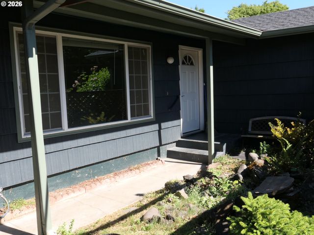1805 HEMLOCK St, Eugene, OR 97404