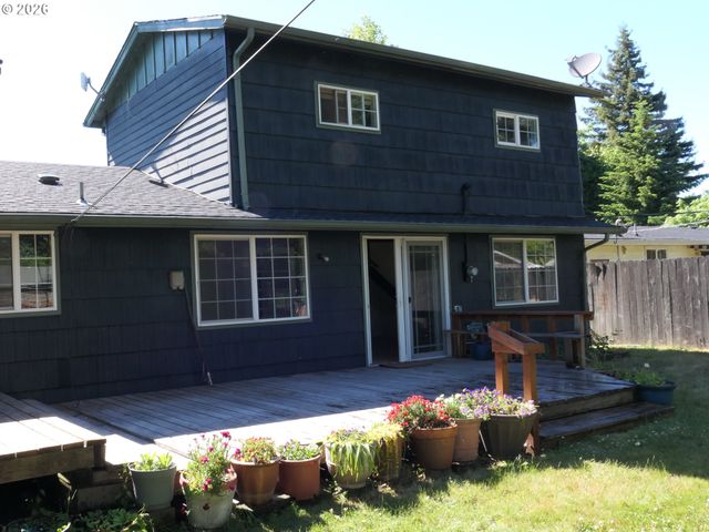1805 HEMLOCK St, Eugene, OR 97404